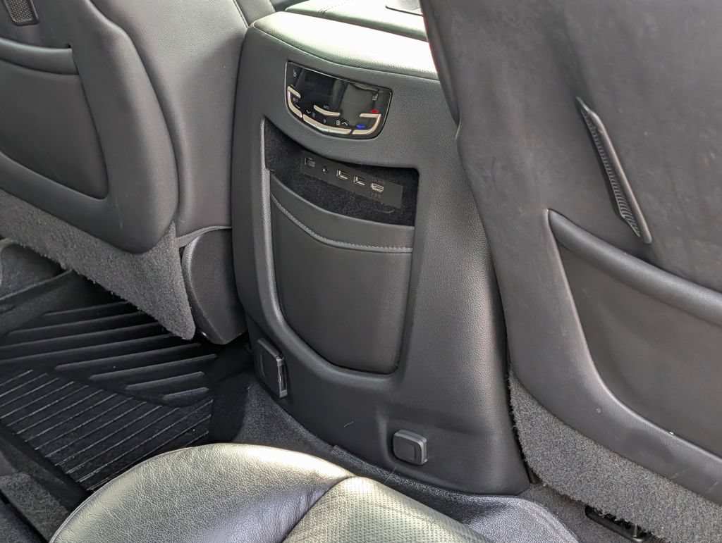 Used 2019 Cadillac Escalade ESV Premium Luxury w/ Escalade Sport Edition AWD/4WD image 33