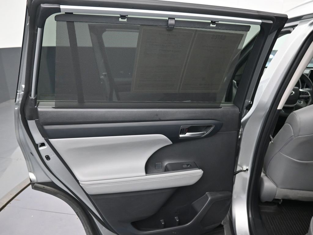 Used 2023 Toyota Highlander XLE image 35