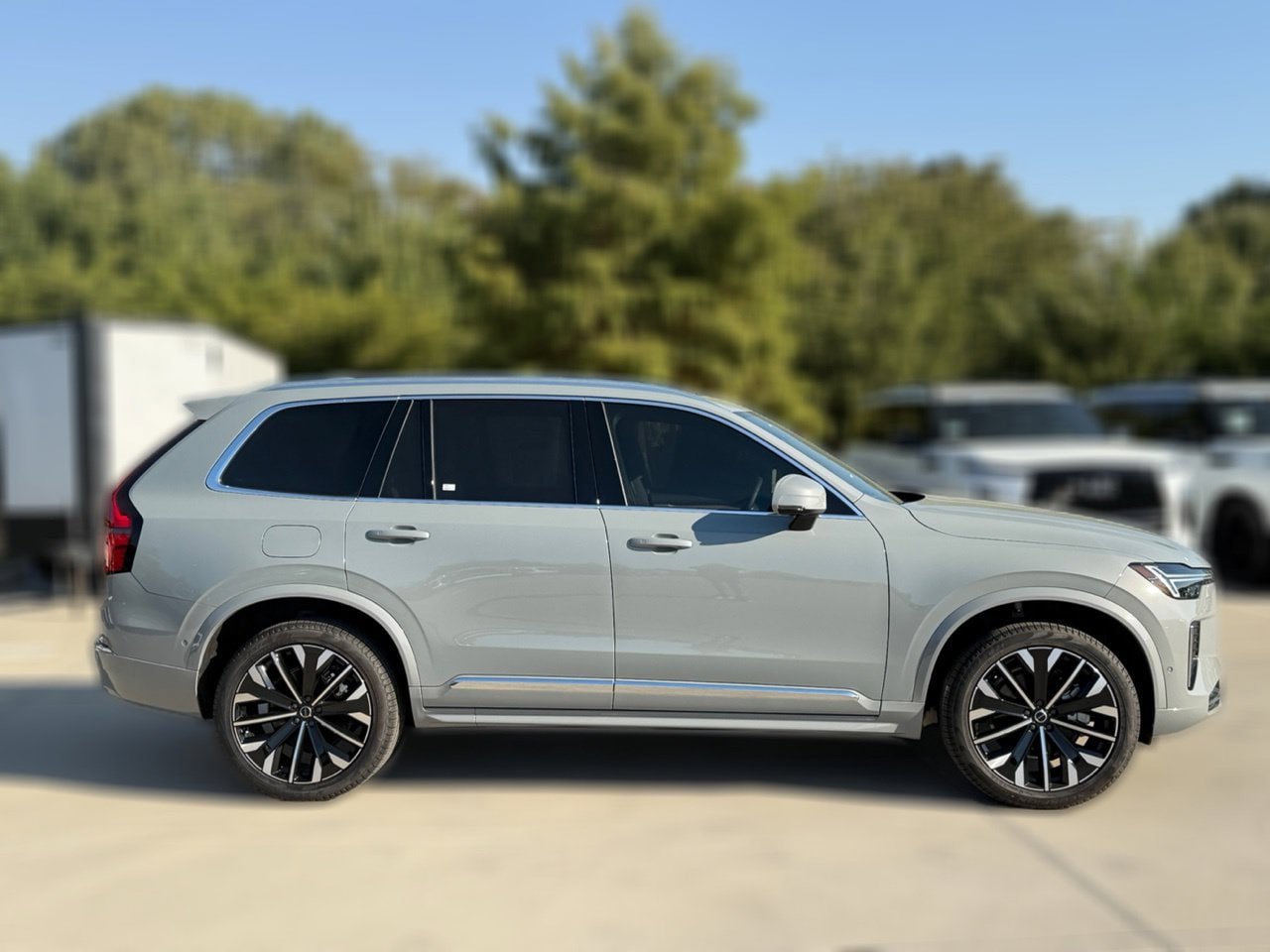 New 2026 Volvo XC90 B6 Plus w/ Protection Package Premier AWD/4WD image 4