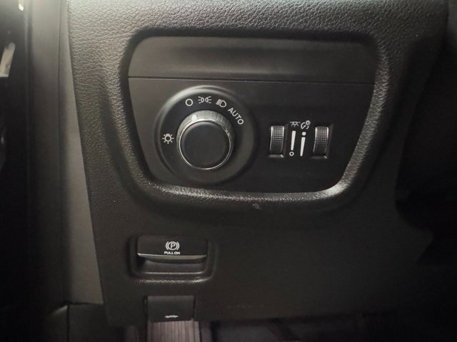 Used 2023 Jeep Grand Cherokee Laredo w/ Luxury Tech Group I image 26