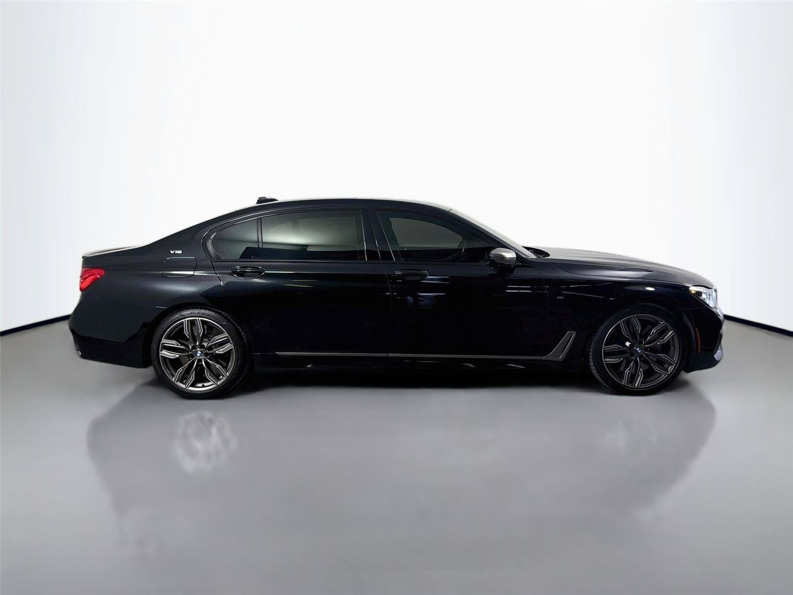 Used 2018 BMW M760i xDrive AWD/4WD image 5