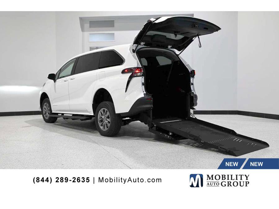 New 2025 Toyota Sienna LE