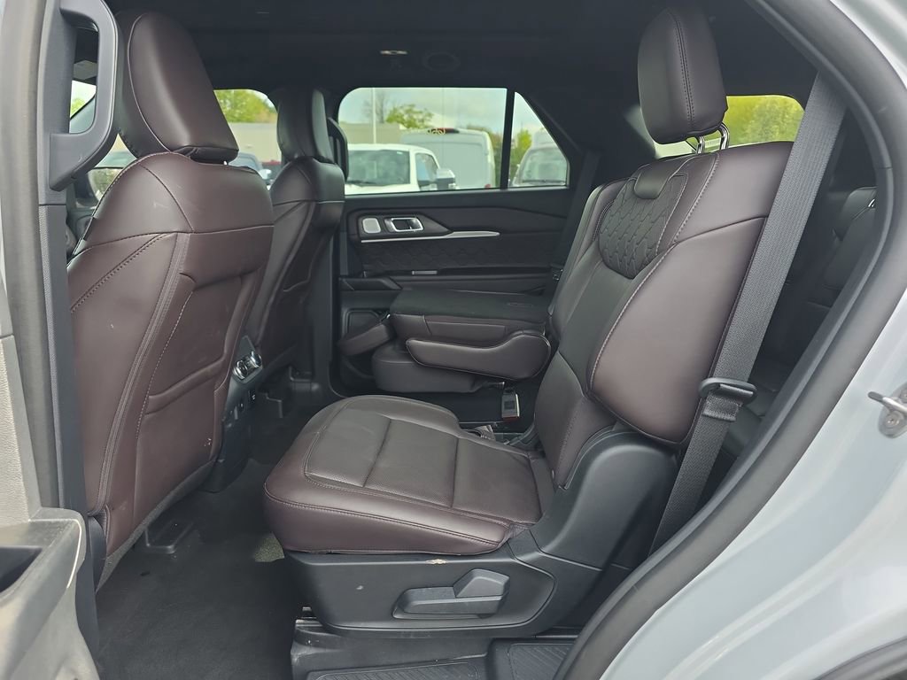 Used 2025 Ford Explorer Platinum w/ LUX Leather Package AWD/4WD image 17