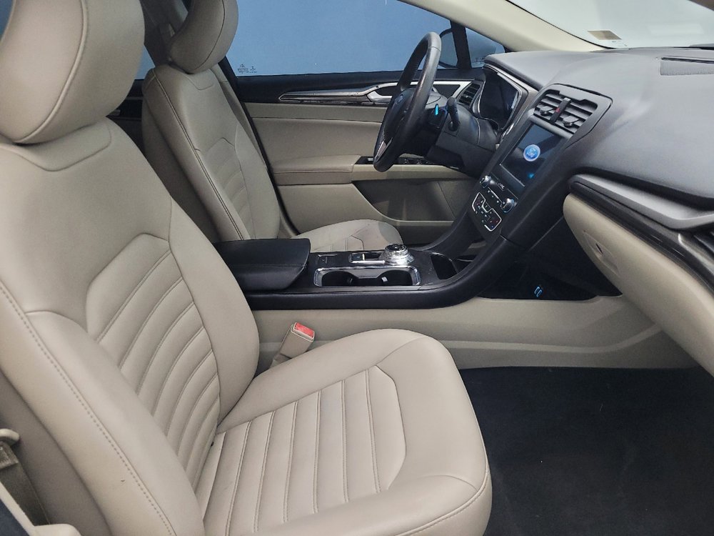 Used 2019 Ford Fusion SEL image 21