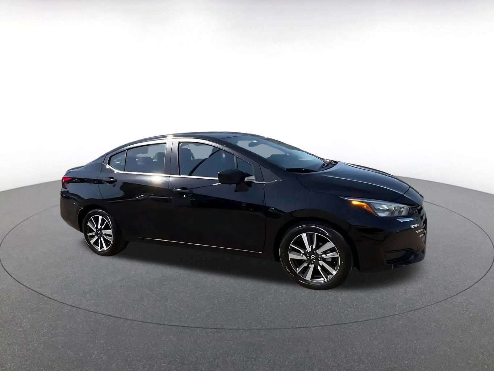 Used 2025 Nissan Versa SV FWD image 2