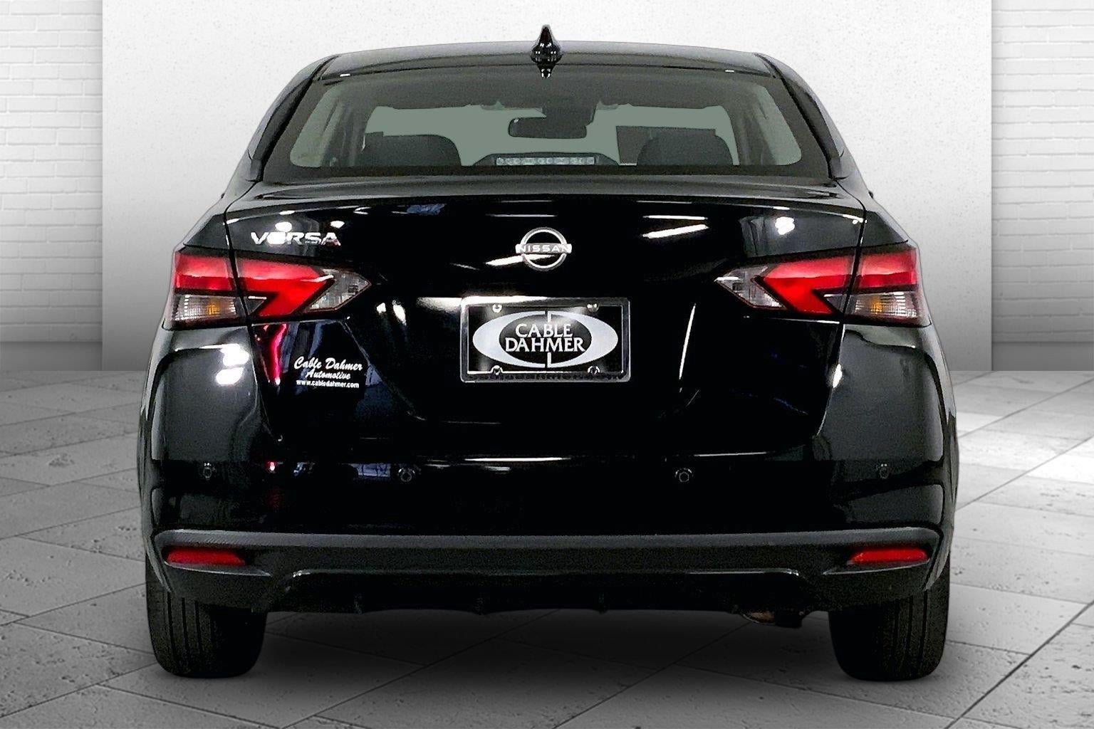 Used 2025 Nissan Versa SV FWD image 3