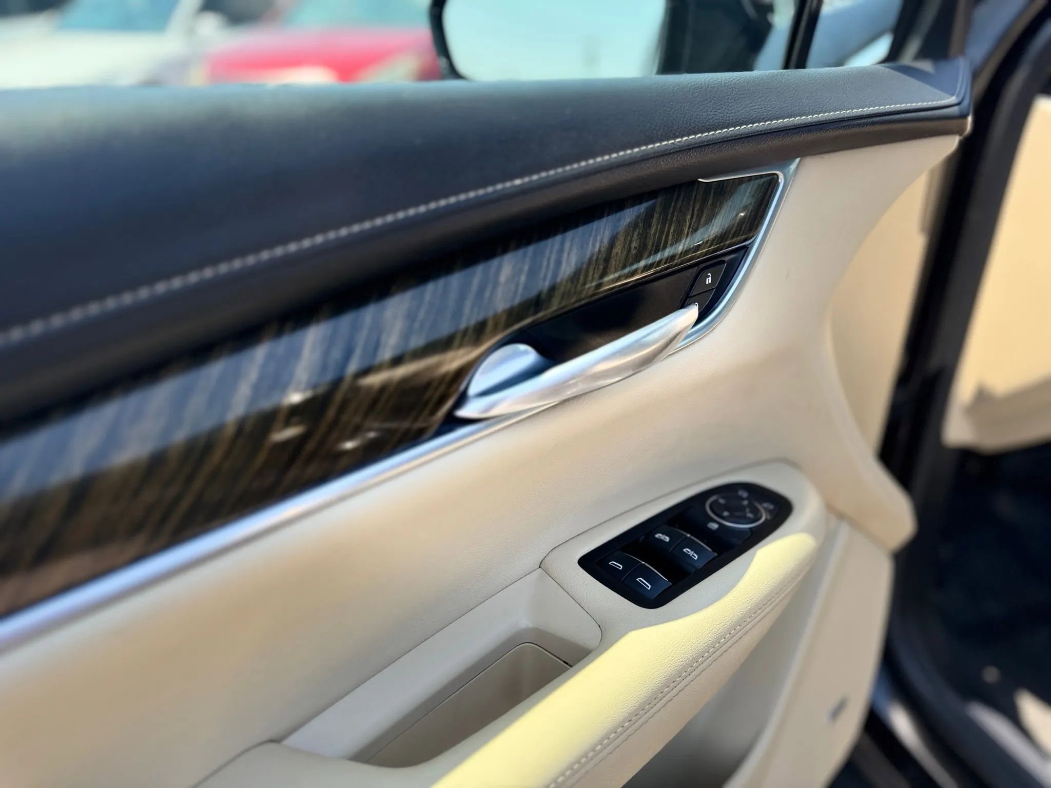 Used 2017 Cadillac XT5 Sport Utility 4D FWD image 25