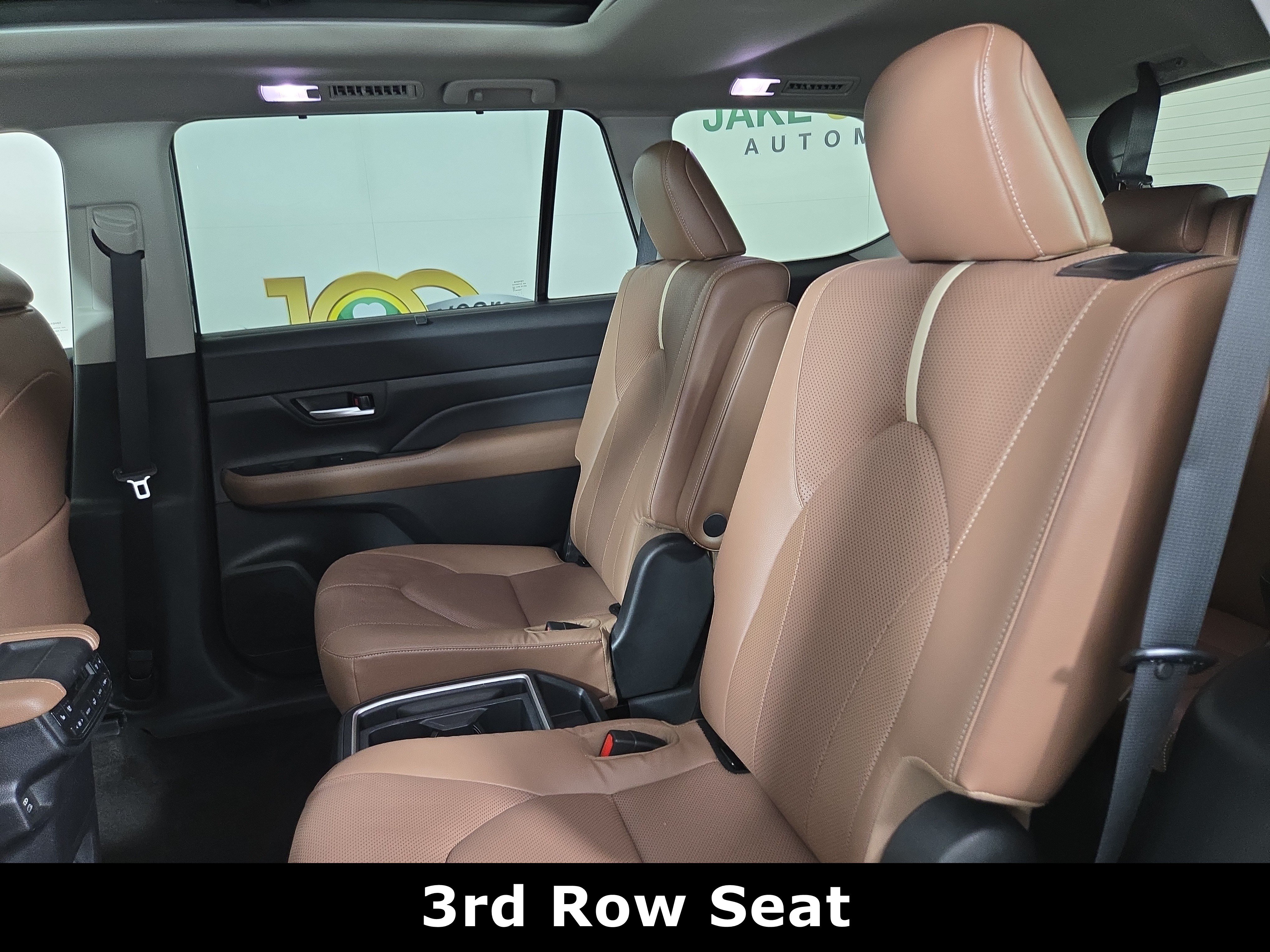 Used 2024 Toyota Grand Highlander AWD image 12