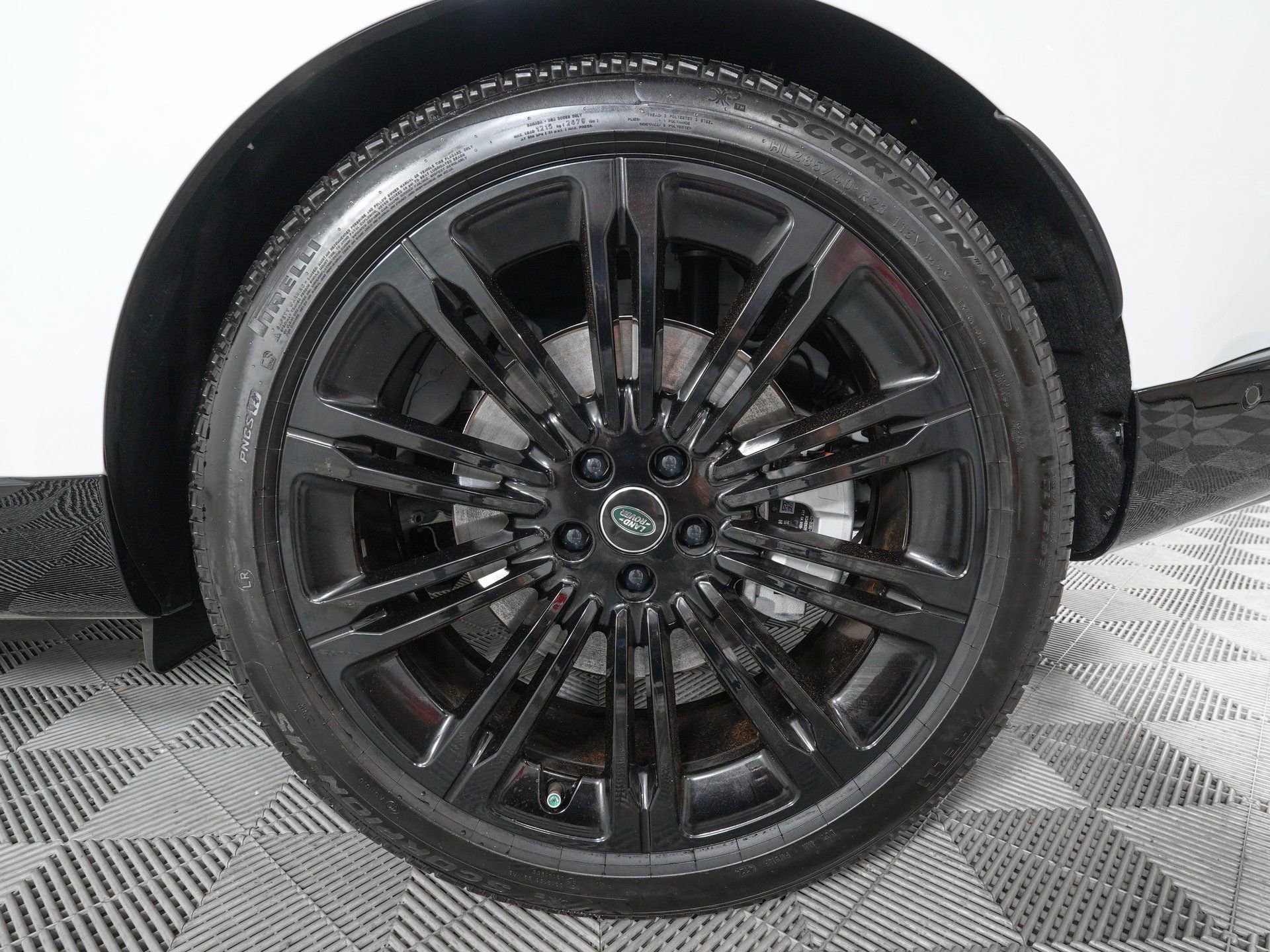 Used 2025 Land Rover Range Rover SE image 33