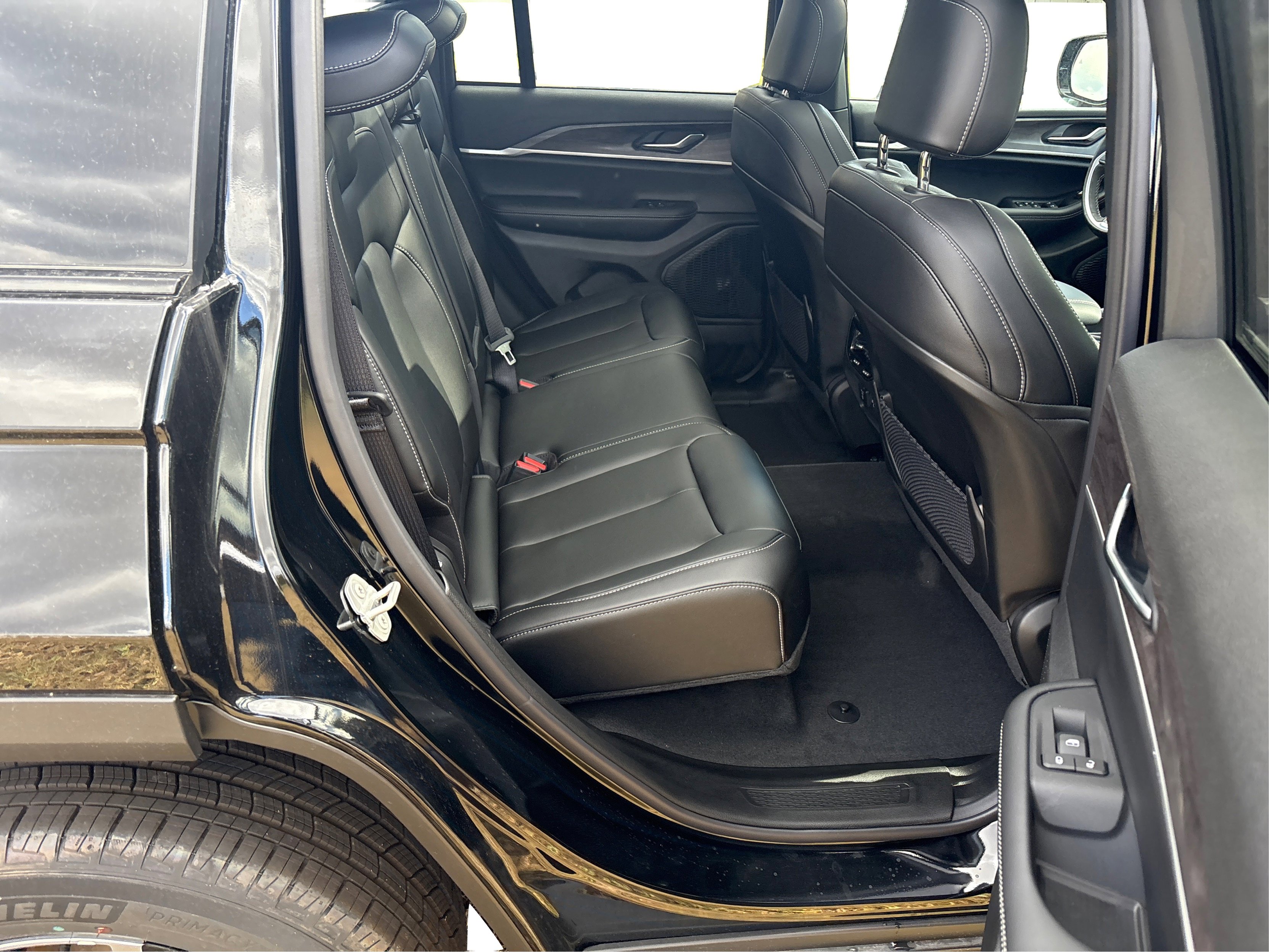 New 2025 Jeep Grand Cherokee Limited w/ Trailer Tow Package image 21