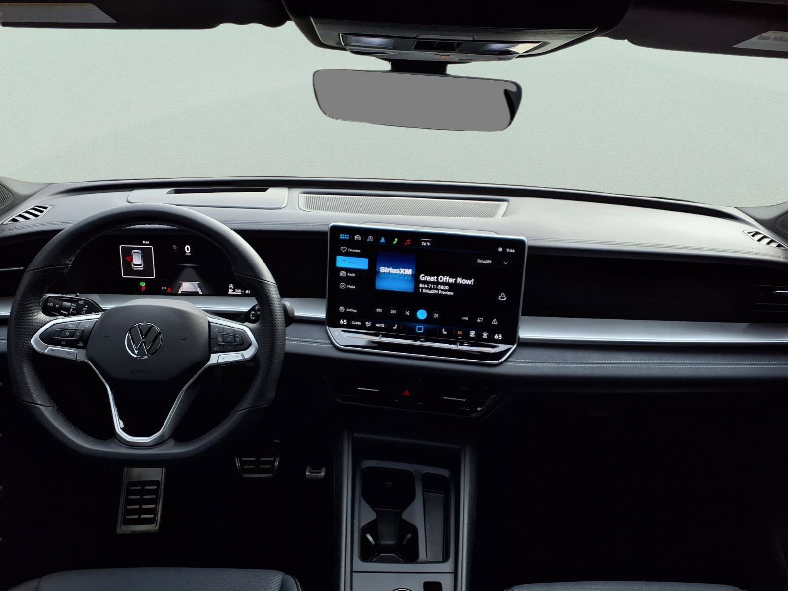 Used 2025 Volkswagen Tiguan SE R-Line image 13