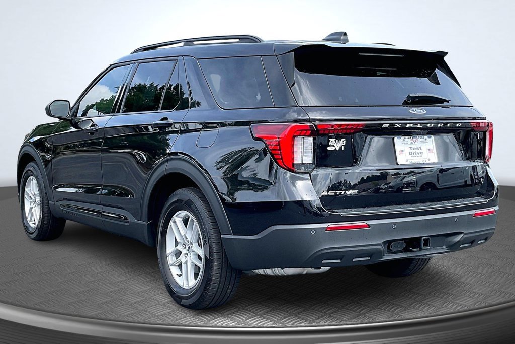New 2026 Ford Explorer Active RWD image 3