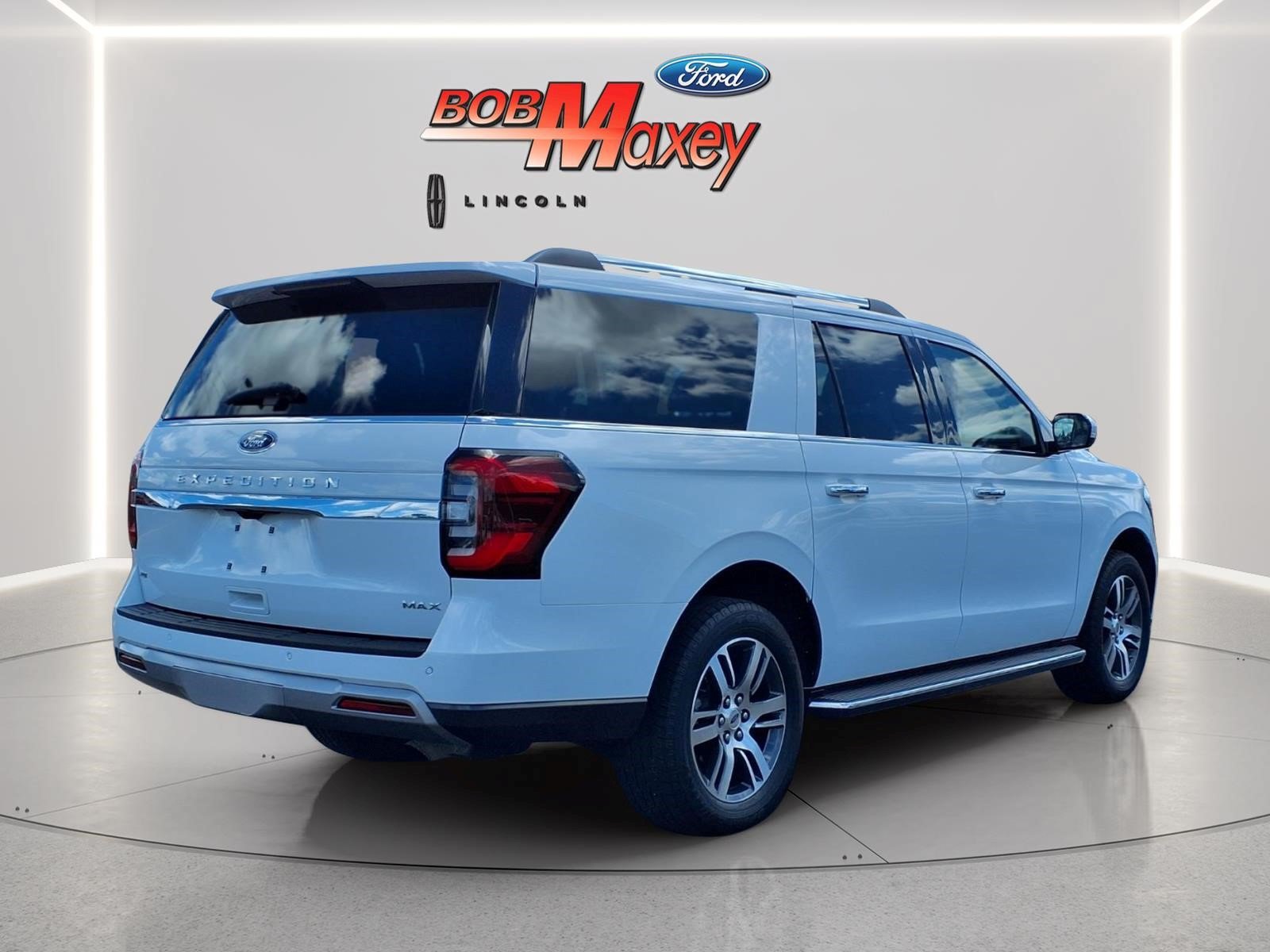 Used 2023 Ford Expedition Max Limited AWD/4WD image 4