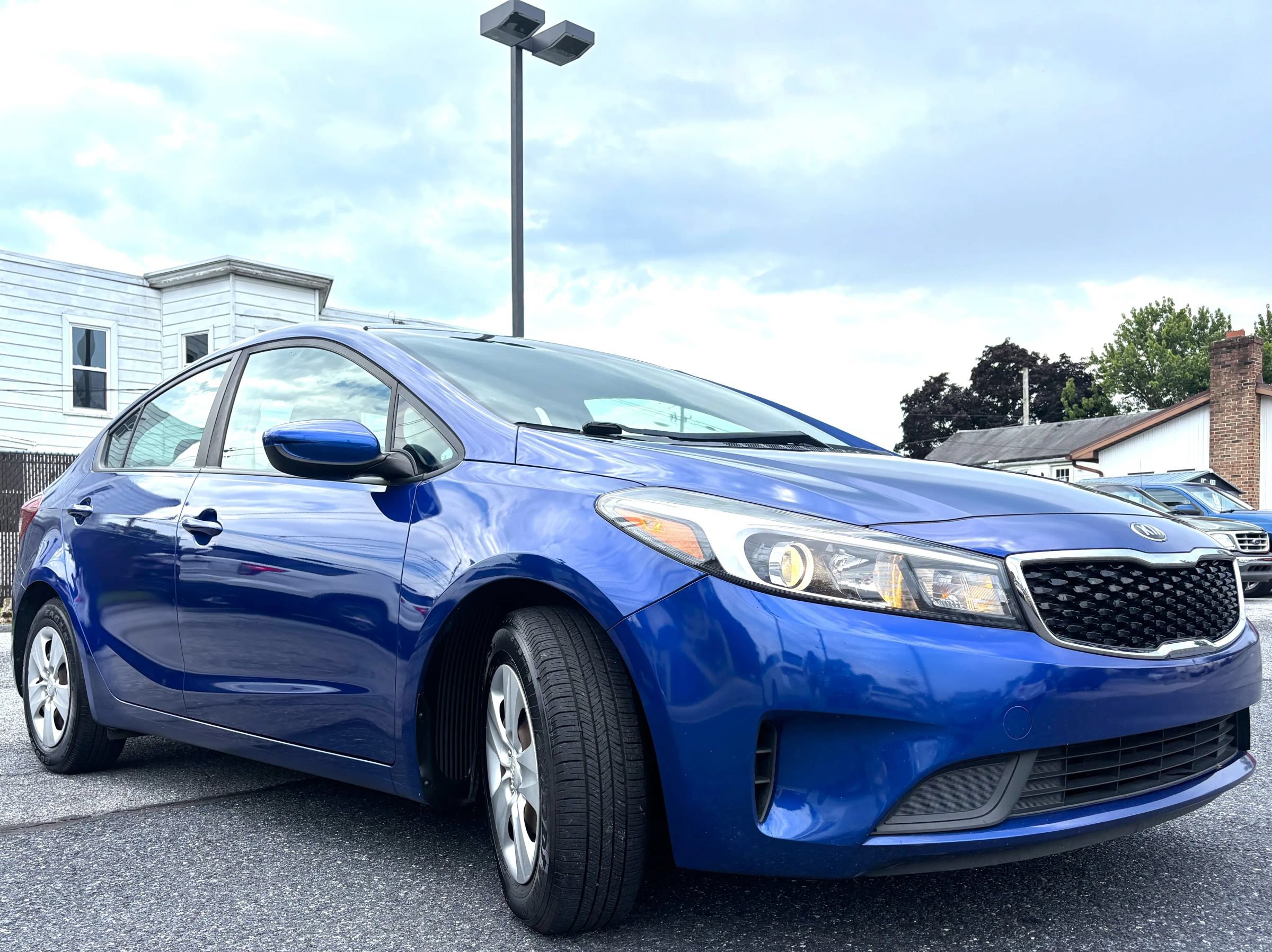 Used 2017 Kia Forte LX FWD image 3