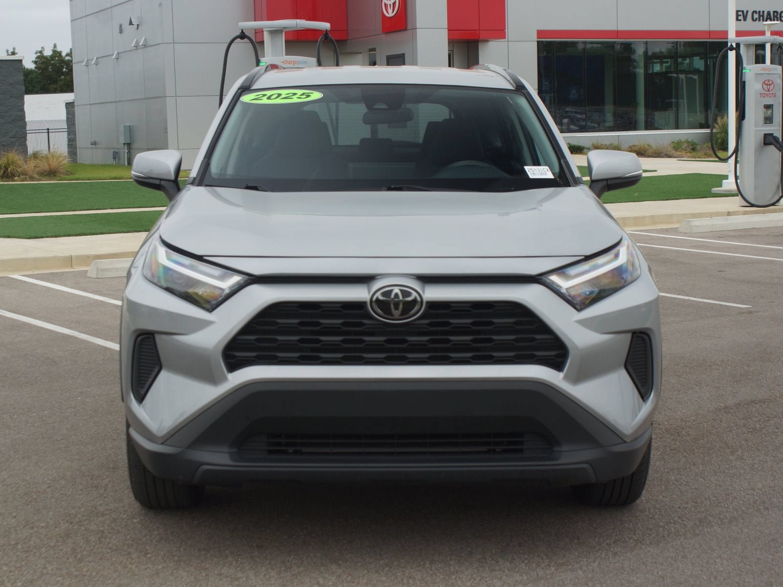 Used 2025 Toyota RAV4 XLE AWD/4WD image 24