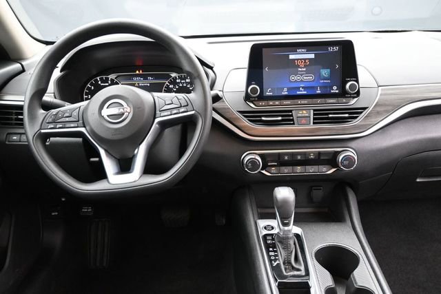 Used 2025 Nissan Altima 2.5 SV FWD image 10