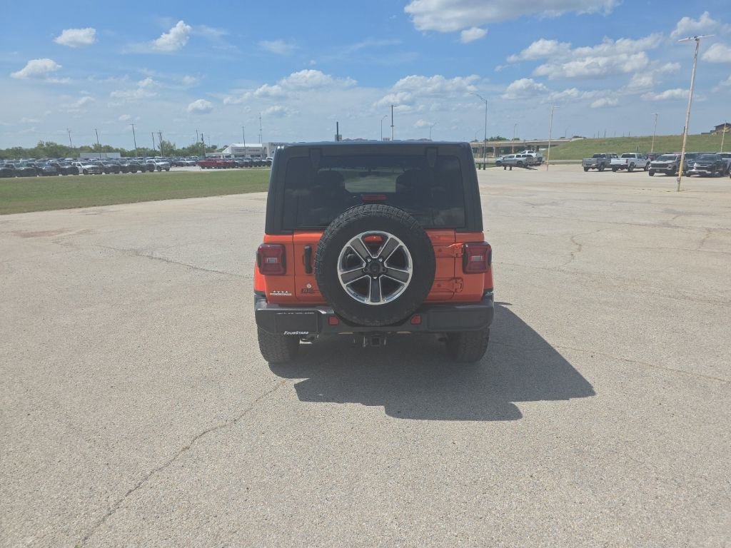 Used 2019 Jeep Wrangler Unlimited Sahara w/ Dual Top Group AWD/4WD image 4