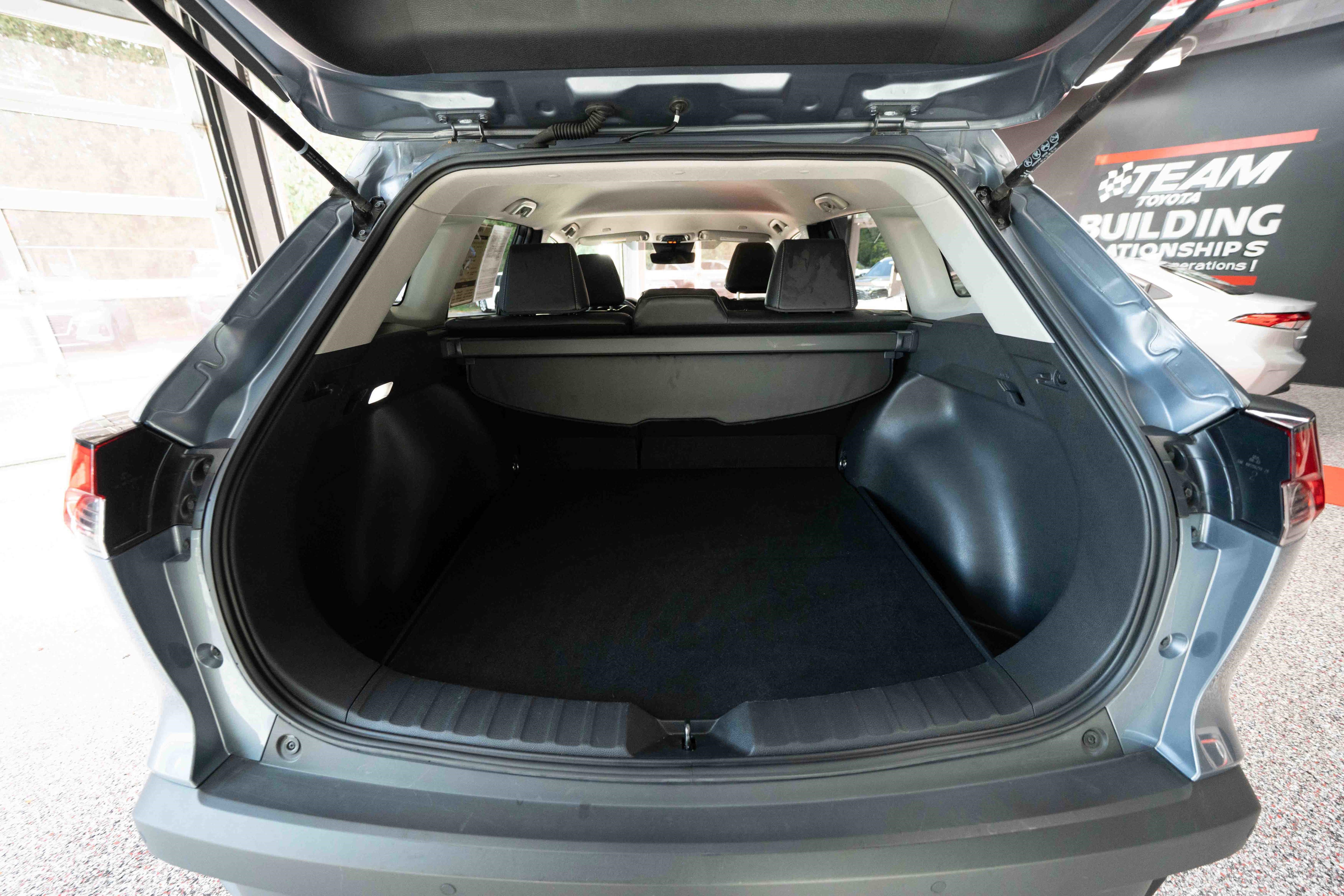 Used 2023 Toyota Corolla Cross XLE image 28