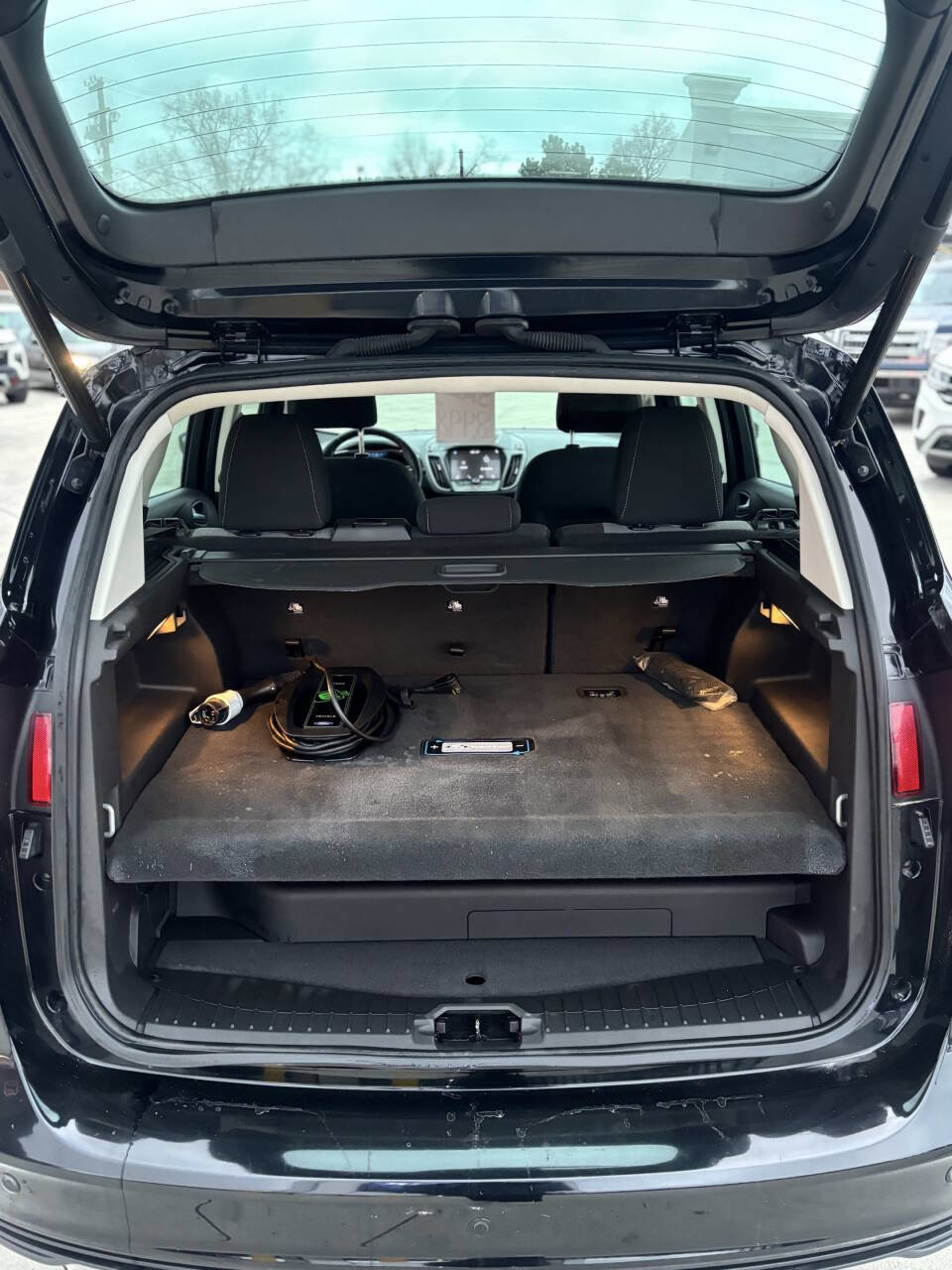 Used 2017 Ford C-MAX Energi SE w/ Equipment Group 401A image 2