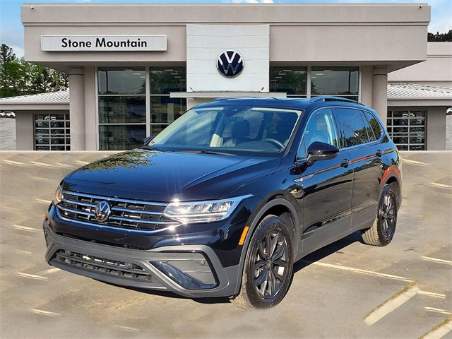 Used 2024 Volkswagen Tiguan SE w/ Panoramic Sunroof Package
