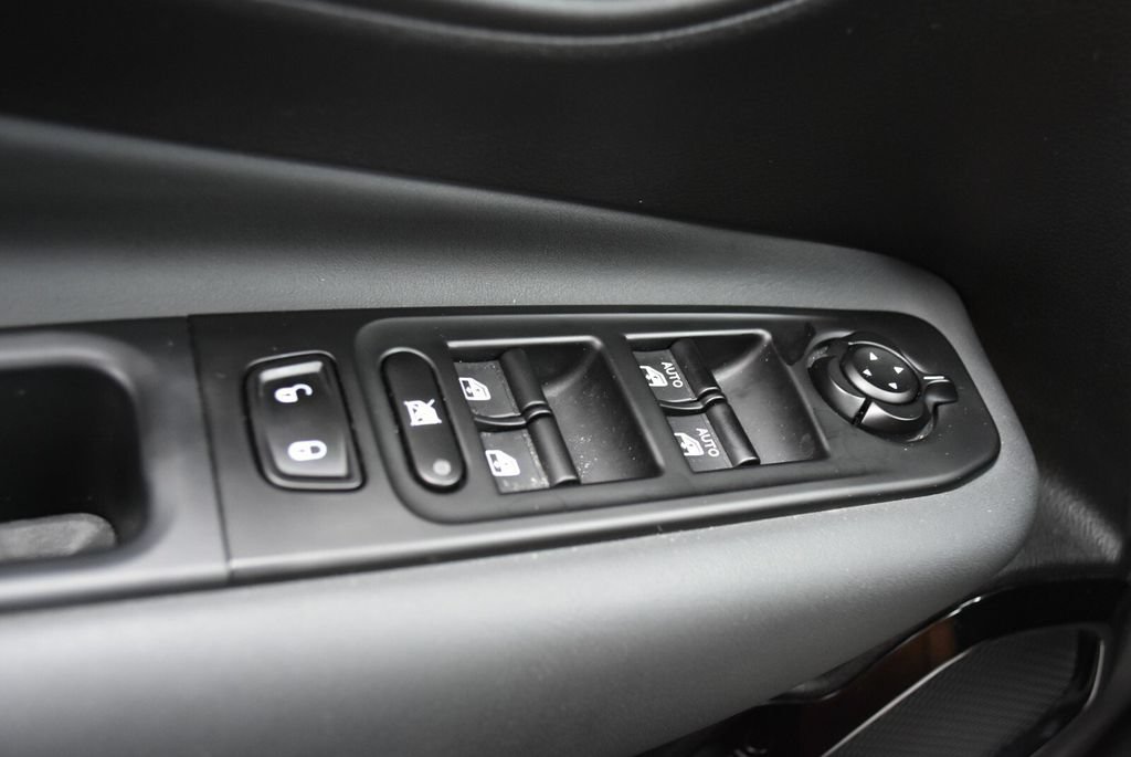 Used 2022 Jeep Renegade Altitude w/ Convenience Group AWD/4WD image 21