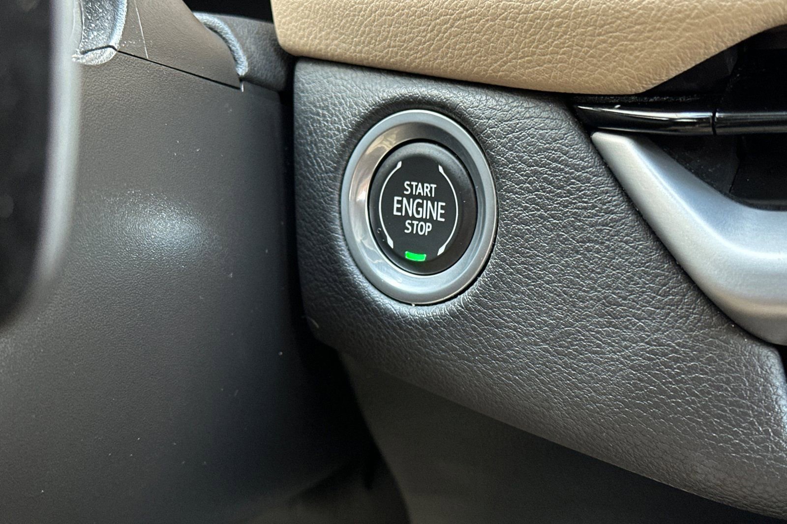 Used 2024 Cadillac XT4 Luxury w/ Cold Weather Package image 30