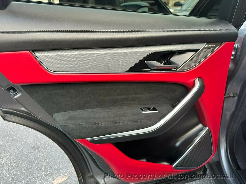 Used 2022 Jaguar F-PACE SVR image 20