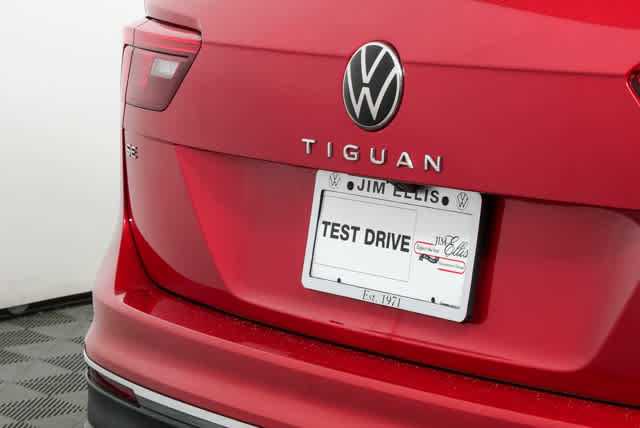 Certified 2023 Volkswagen Tiguan SE FWD image 38