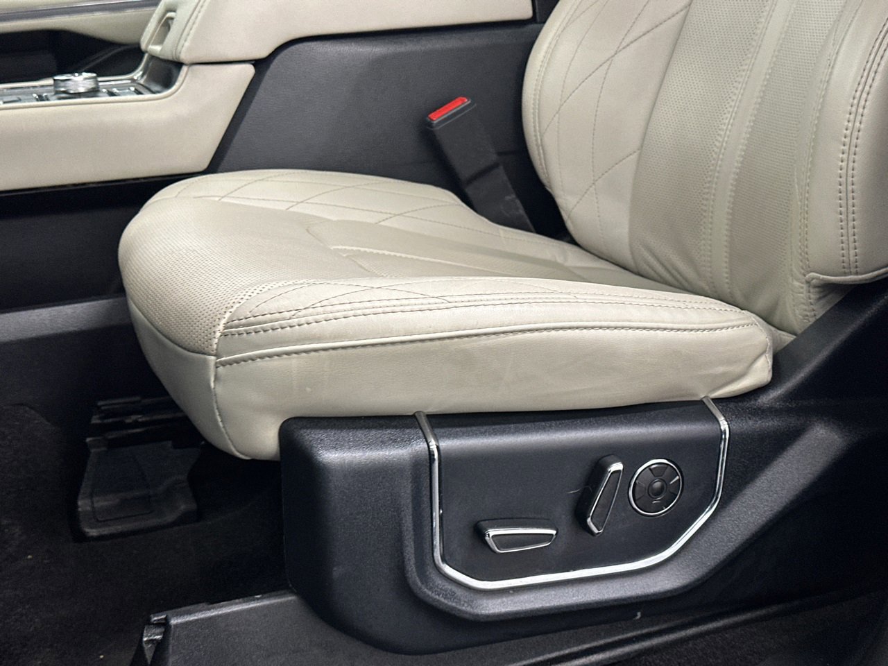 Used 2020 Ford Expedition Platinum image 19