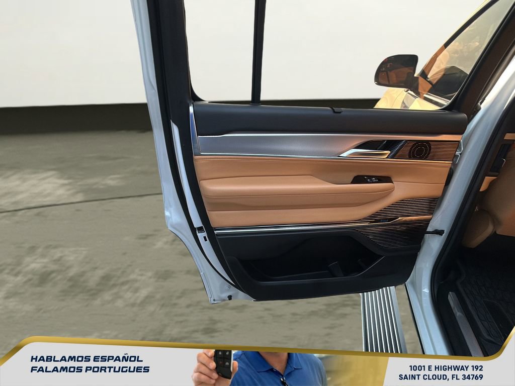 Used 2022 Jeep Grand Wagoneer Series III w/ HD Trailer Tow Package image 20