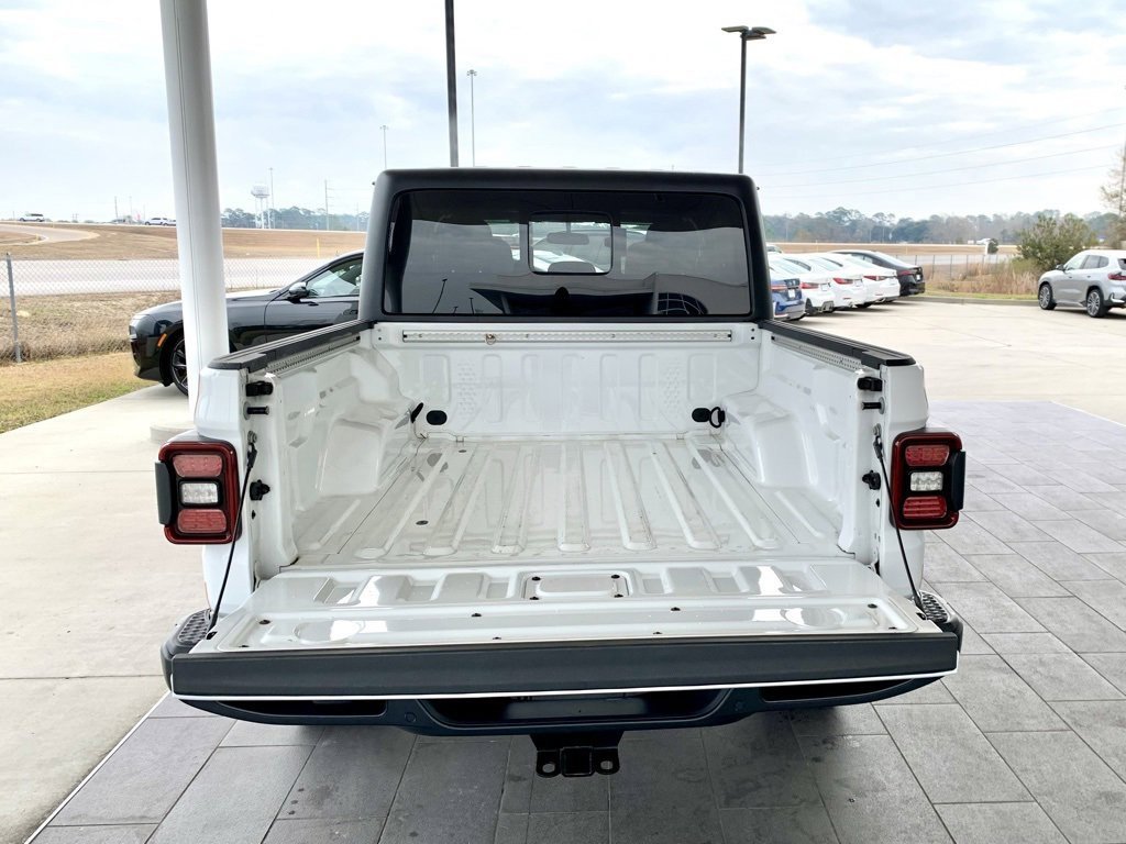 Used 2023 Jeep Gladiator Willys image 11