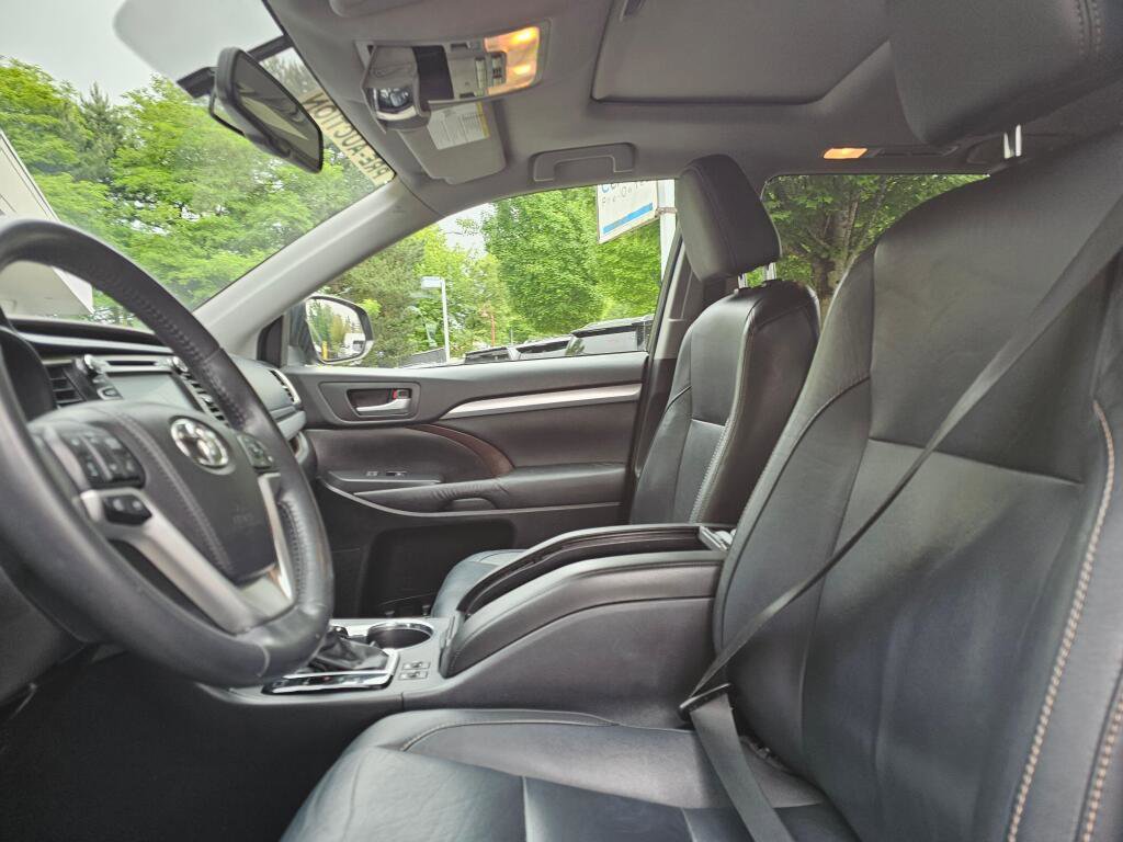 Used 2015 Toyota Highlander XLE AWD/4WD image 22