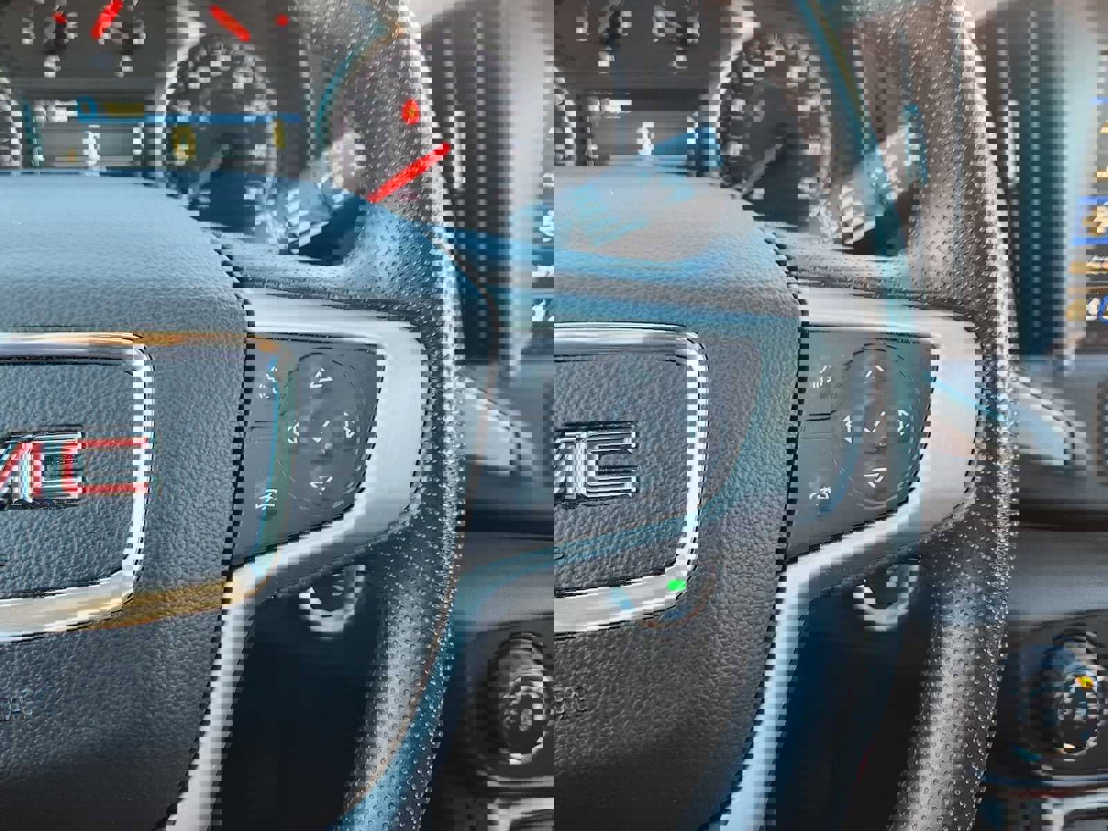 Used 2024 GMC Terrain SLE image 18