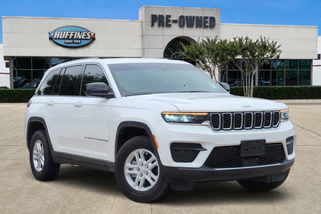 Certified 2025 Jeep Grand Cherokee Laredo w/ Luxury Tech Group I RWD image 1
