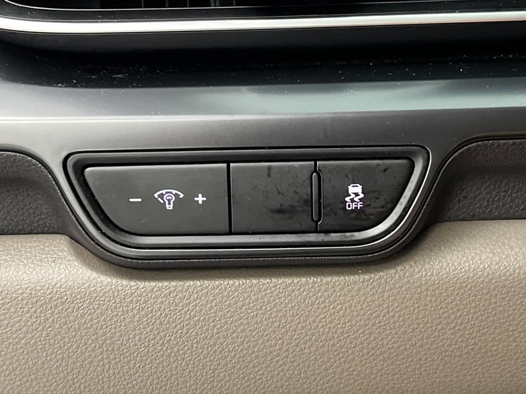 Used 2025 Kia Carnival FWD image 53