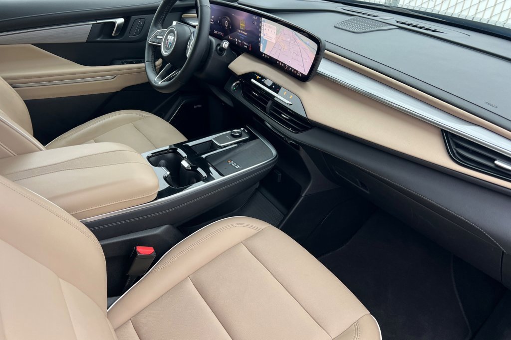 Used 2025 Buick Enclave Preferred image 14