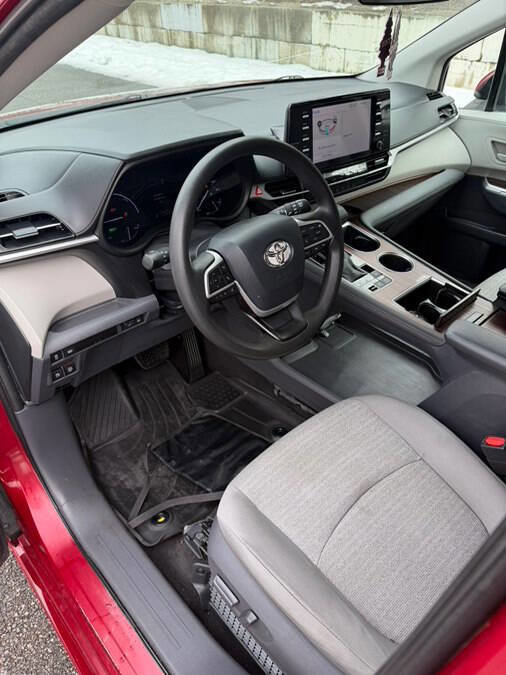 Used 2021 Toyota Sienna LE image 36