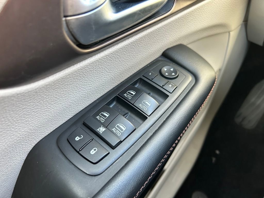 Used 2017 Chrysler Pacifica Touring-L Plus w/ Advanced Safetytec Group image 20