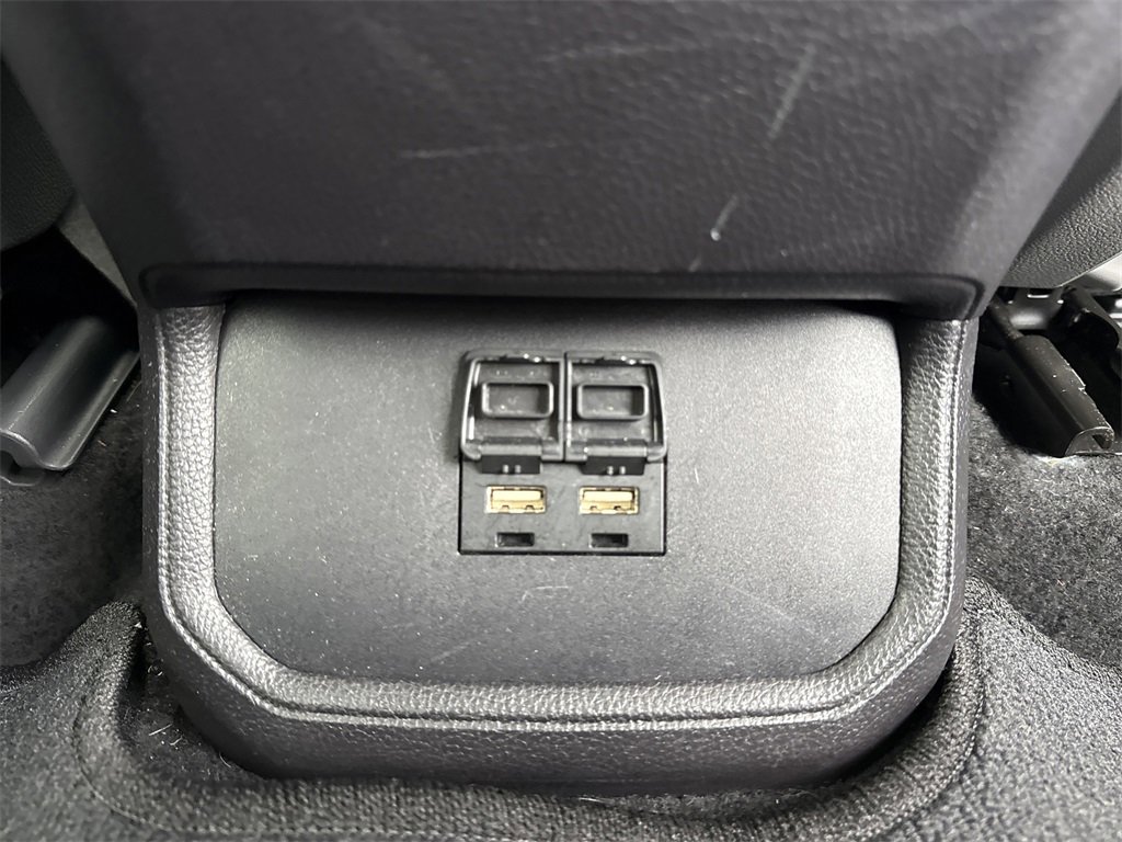 Used 2021 Toyota Highlander LE image 25