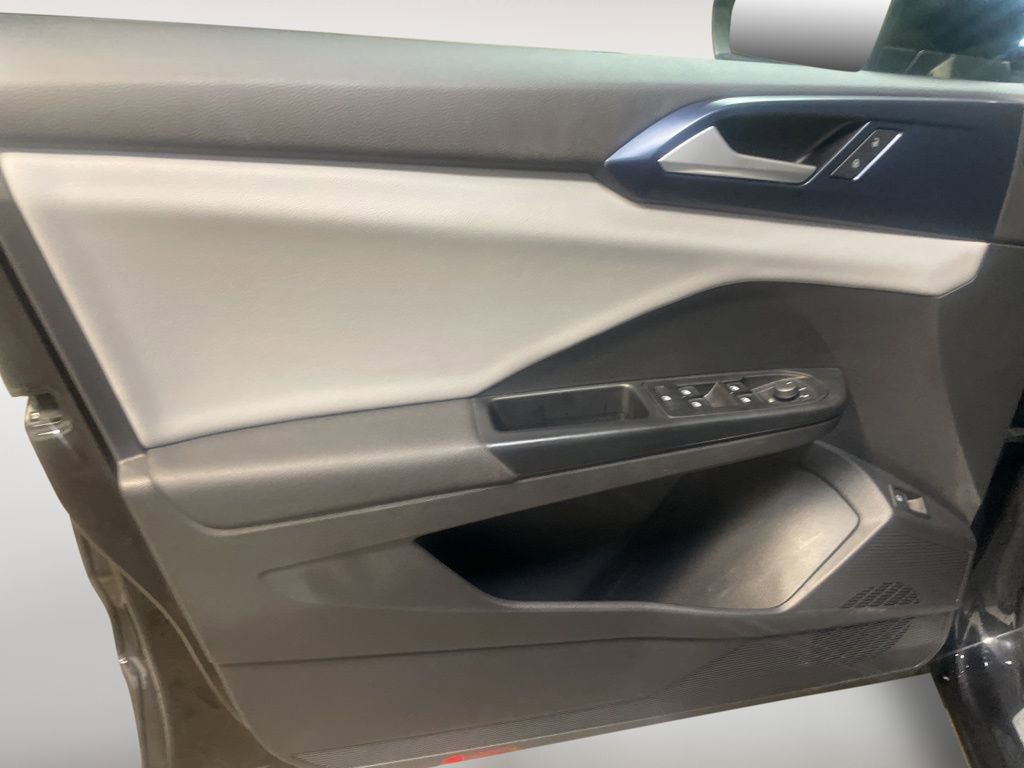 Used 2022 Volkswagen Taos SE image 18