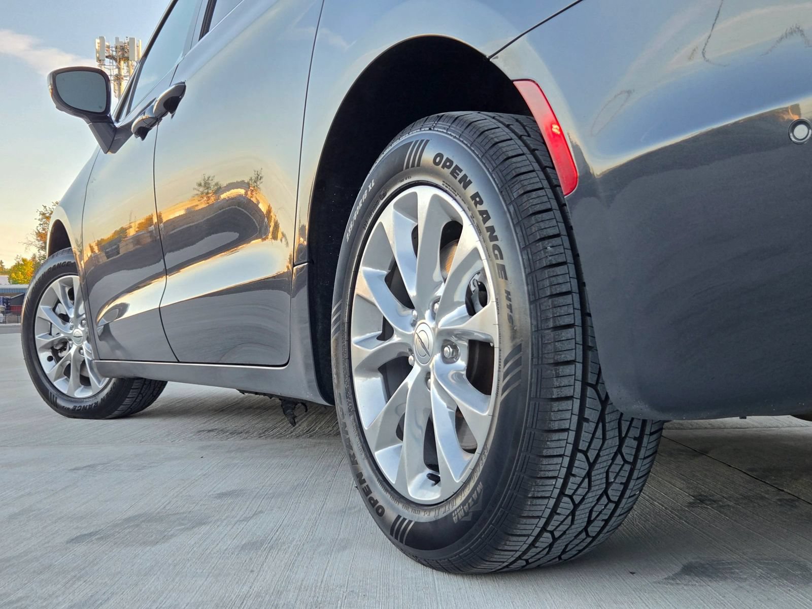 Used 2021 Chrysler Pacifica Touring-L w/ Premium & Safety Sphere Group AWD/4WD image 41
