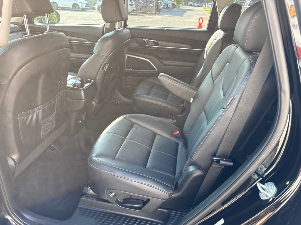 Used 2024 Kia Telluride EX w/ EX Captain's Chair Package FWD image 11