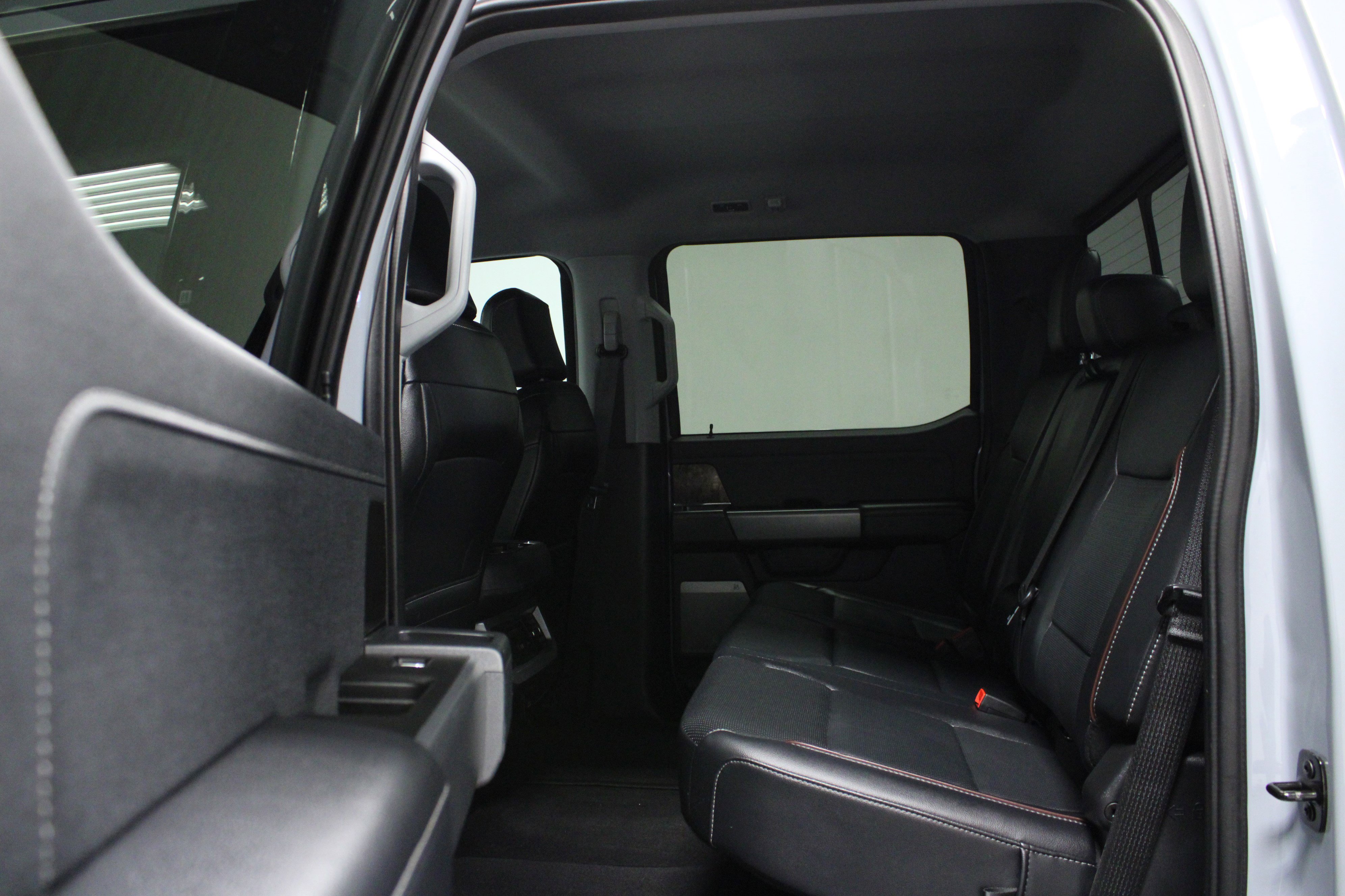 Used 2024 Ford F350 Lariat w/ Chrome Package image 13