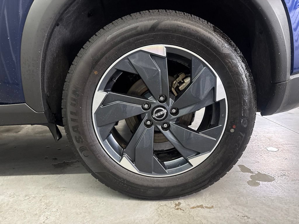 Used 2024 Nissan Rogue SV AWD/4WD image 26
