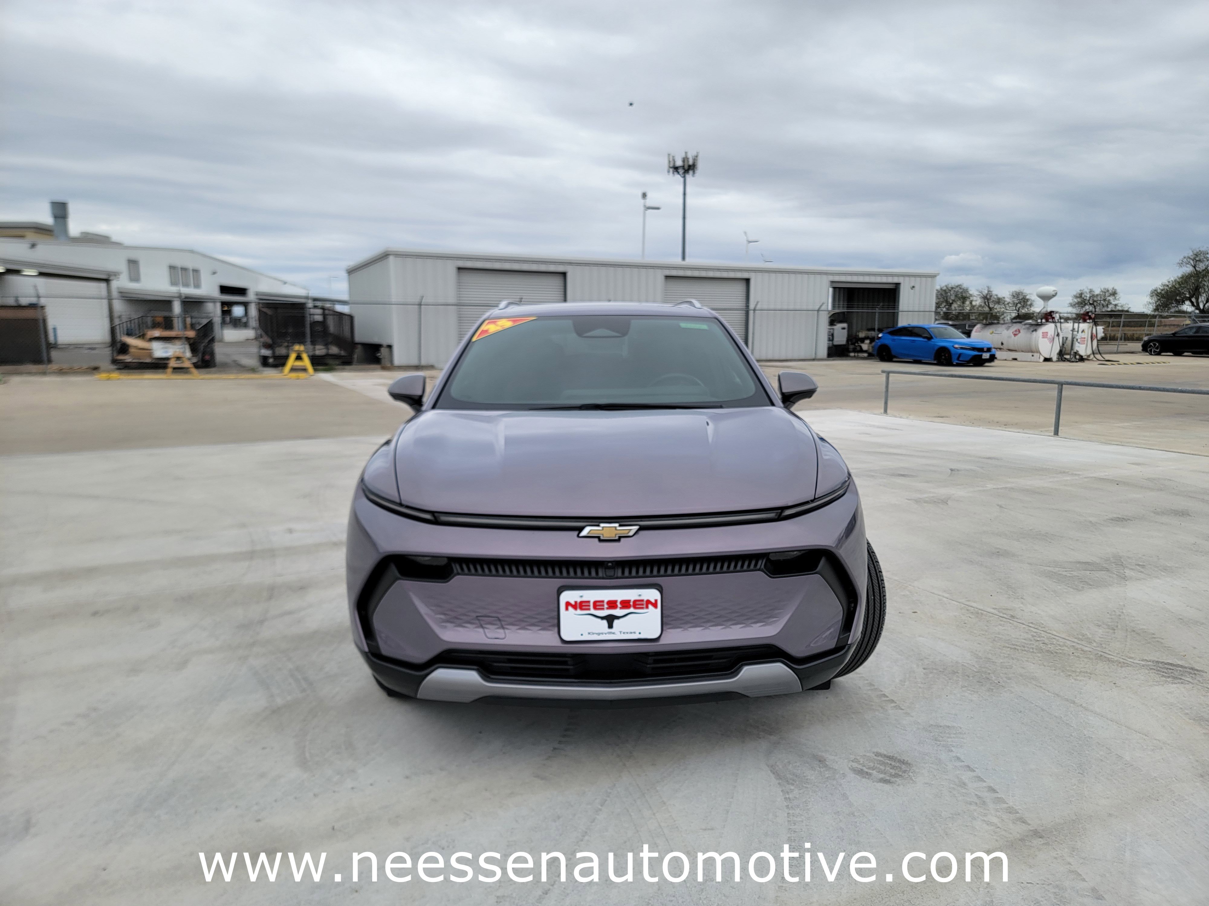 Used 2025 Chevrolet Equinox EV LT w/ Convenience Package image 2