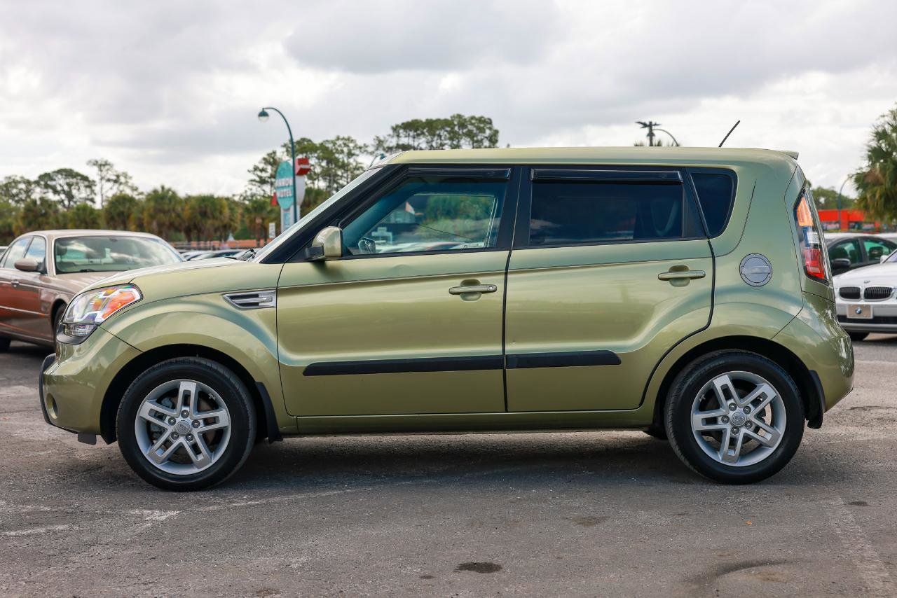 Used 2011 Kia Soul + FWD image 3