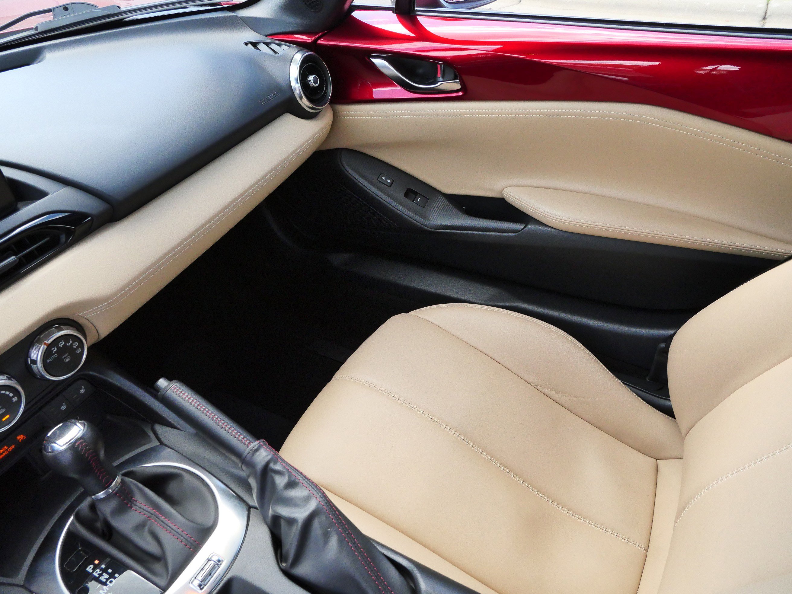Used 2019 MAZDA MX-5 Miata RF Grand Touring RWD image 11