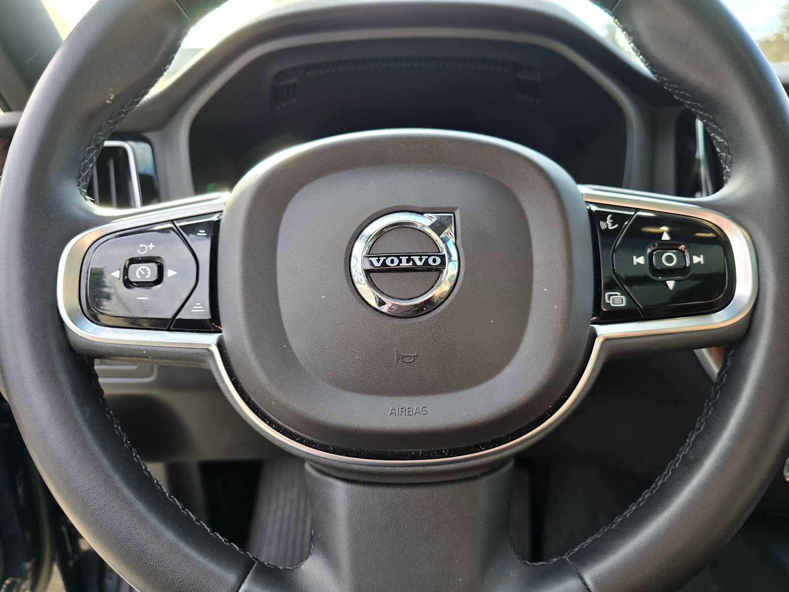 Certified 2023 Volvo XC60 T8 Plus image 27