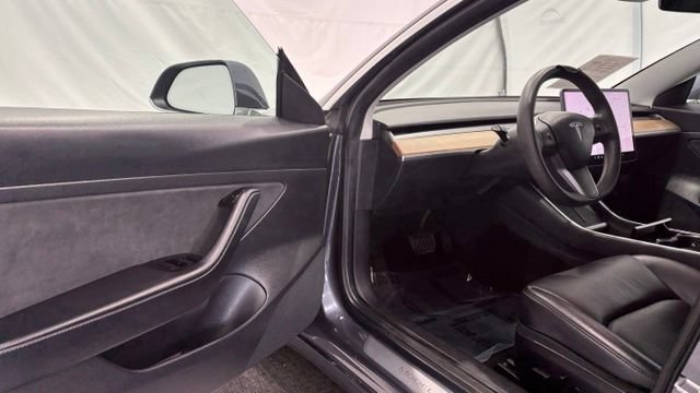 Used 2020 Tesla Model 3 Standard Range Plus RWD image 29