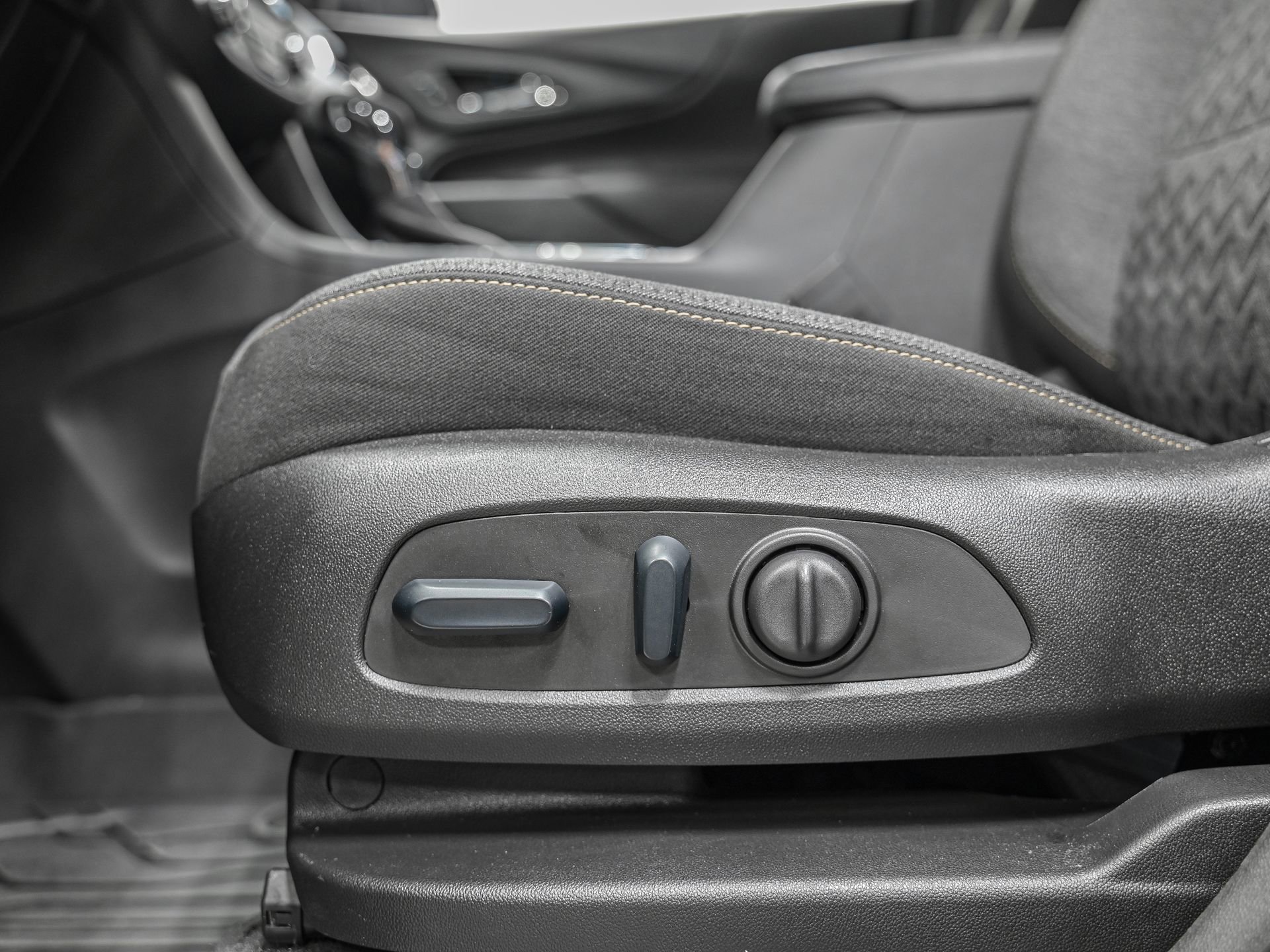 Used 2023 Chevrolet Equinox LT image 16